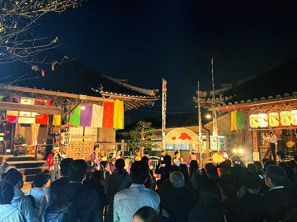薬師大祭|夜の境内の賑わい